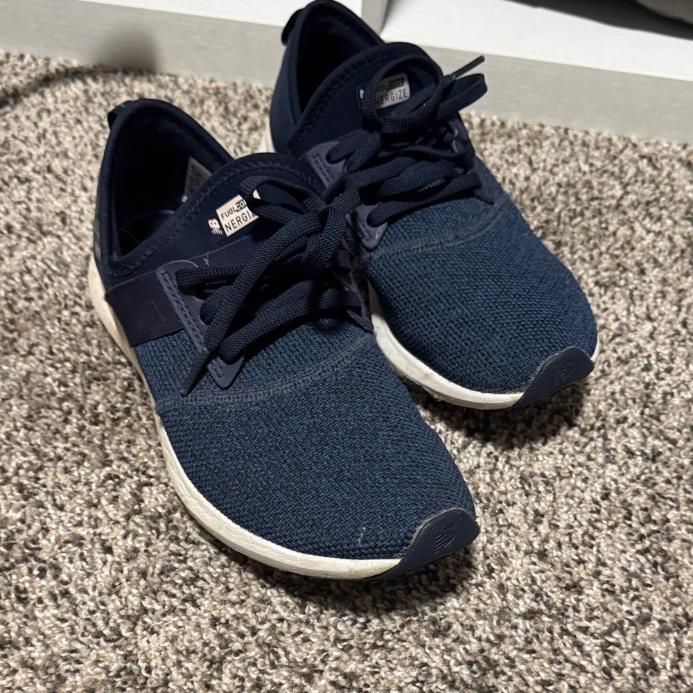 New Balance women’s Dark Blue Sneakers